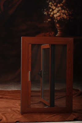 断桥木纹铝合金高档门窗 内置隐形纱窗的创新设计与应用